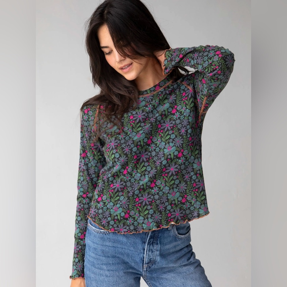 NATURAL LIFE Lily Cotton Long Sleeve Tee Shirt in Dark Blue Garden Floral